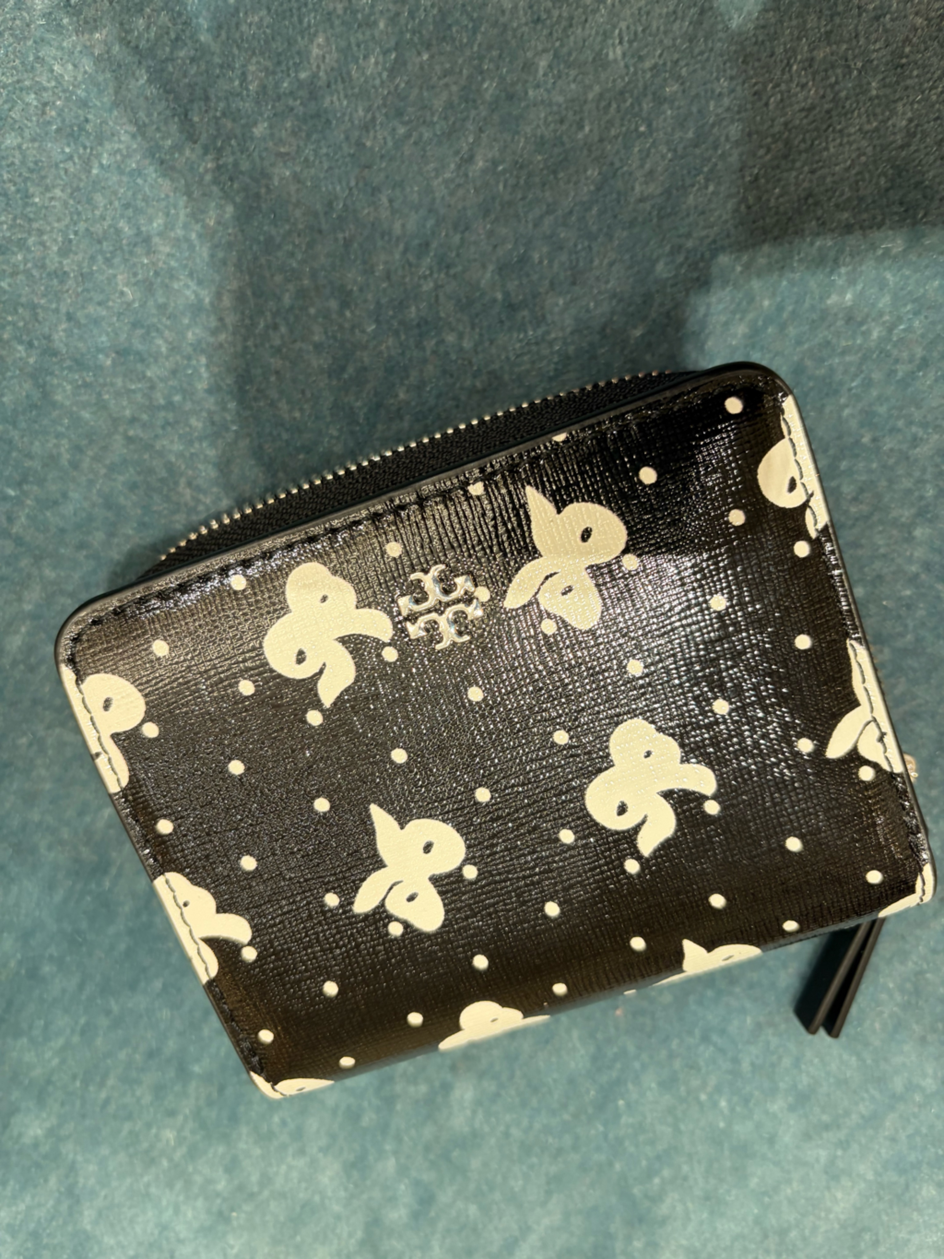 Tory Burch Black White Floral Patten Compact Zip Trifold Wallet New With Tag